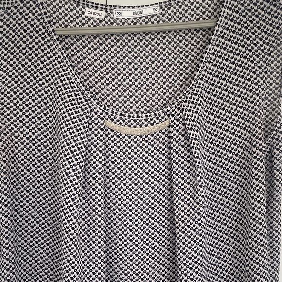 Sioni Sleeveless Black and White Patterned  Top - Chic & Versatile • Size Medium - Picture 10 of 17
